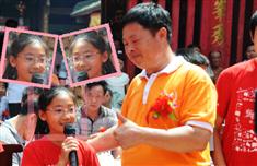 　歐陽維建就是這樣的一面鏡子，也是這樣的一面旗幟。他就是這樣一位曾策劃李陽成功，也成就周弘的人，當(dāng)時機還沒有來臨的時候，他就是幫別人找到成功的起點，也把自身的厚度積累起來。當(dāng)時機來臨，就奔入大海，成就了自己的夢想。