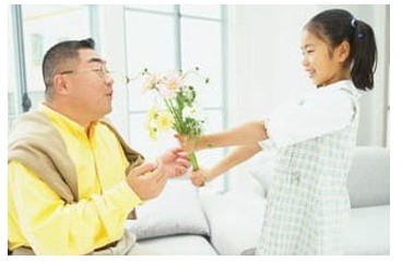 　李開復(fù)有兩個(gè)女兒，他很愛他的女兒。他曾經(jīng)接受相關(guān)媒體采訪的時(shí)候，以“吾家有女初長(zhǎng)成”的喜悅口吻，分享教養(yǎng)一對(duì)千金的心路歷程。