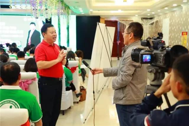 內蒙巴彥淖爾父母走進歐爸課堂學習愛的教育與演講